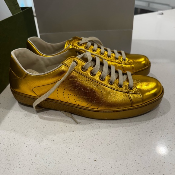 Gucci gold sneakers - Picture 1 of 11